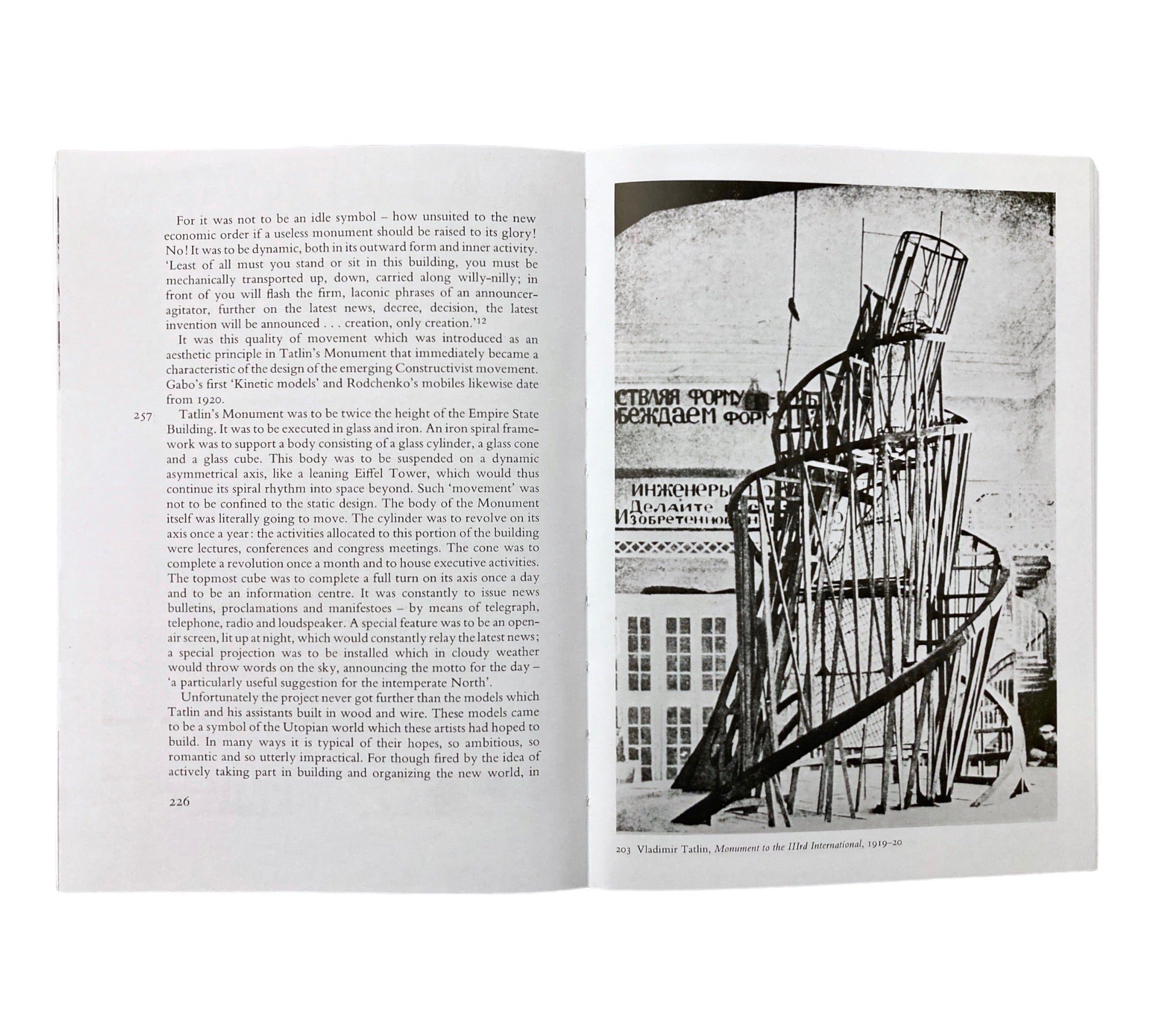 The Russian Experiment in Art 1863-1922 (World of Art)