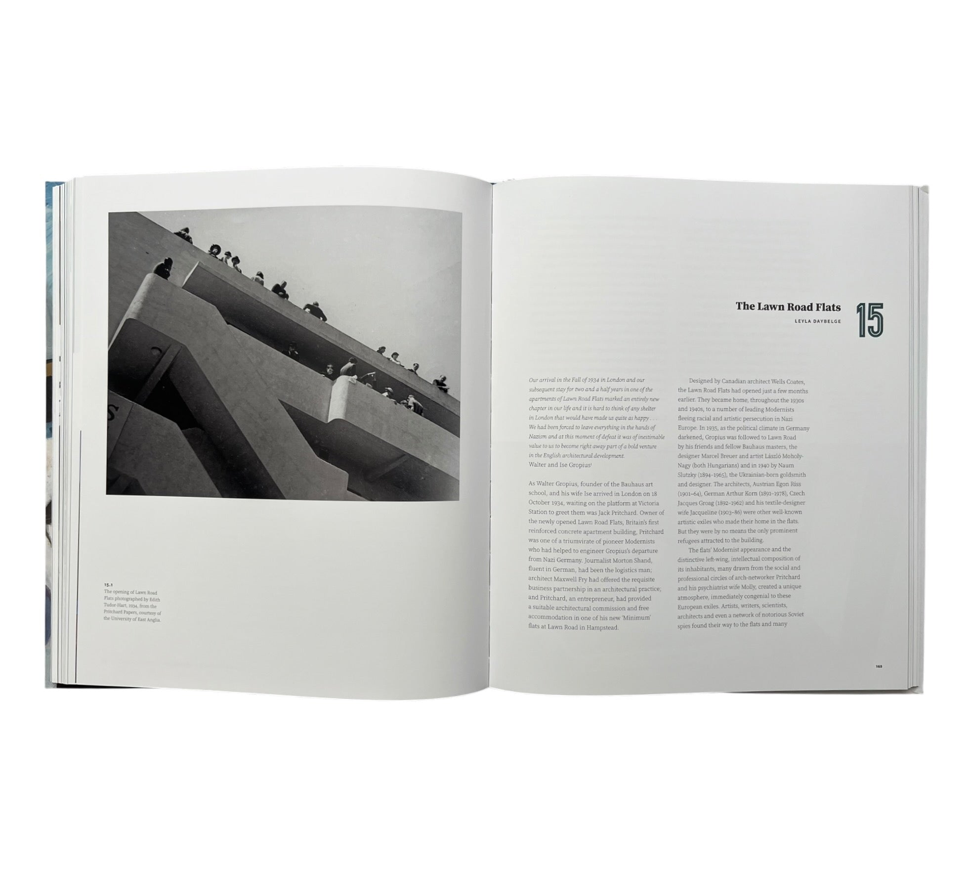 Insiders/Outsiders: Refugees from Nazi Europe and their Contribution to British Visual Culture