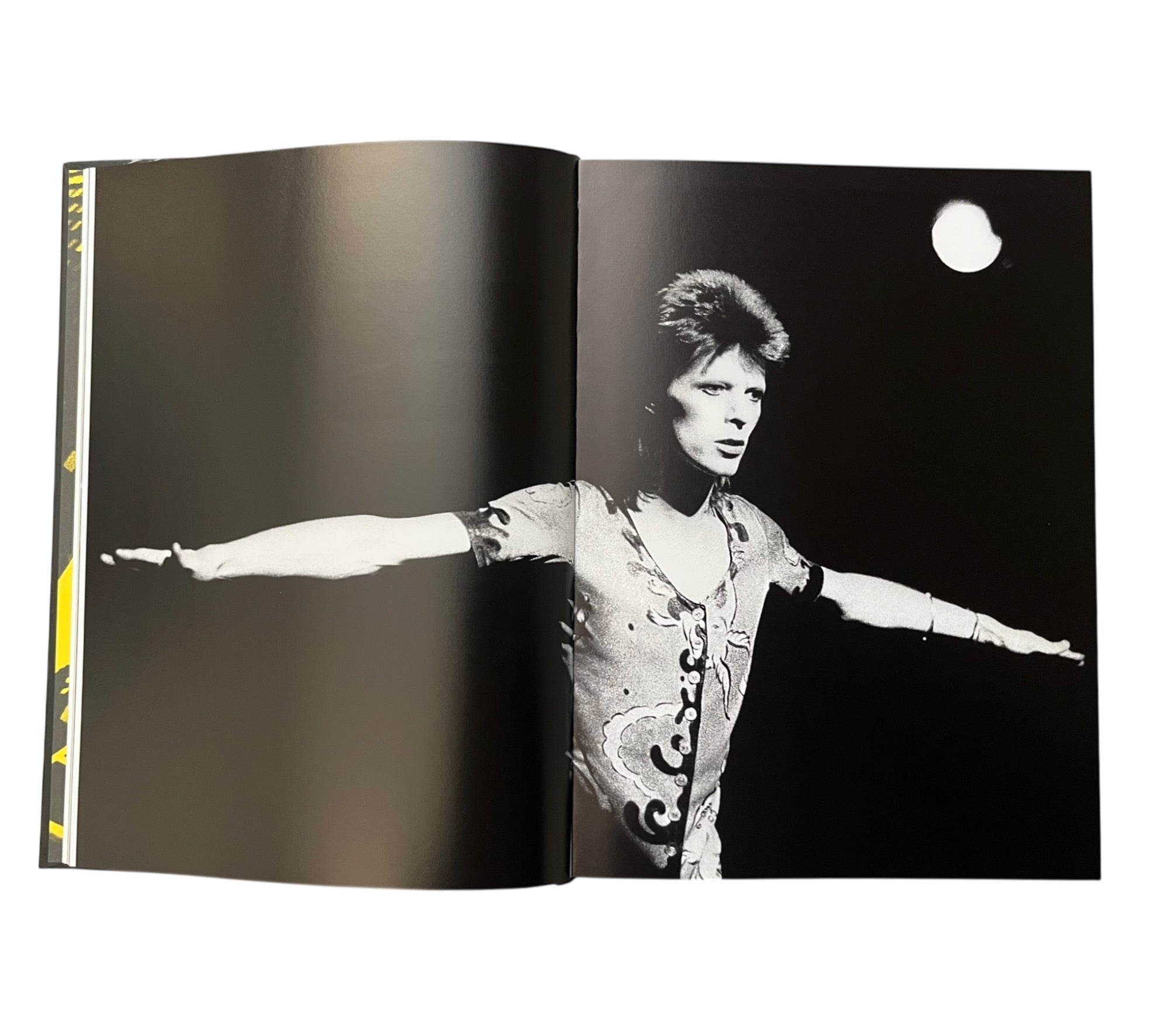 David Bowie: Mixing Memory & Desire - Photographs by Kevin Cummins