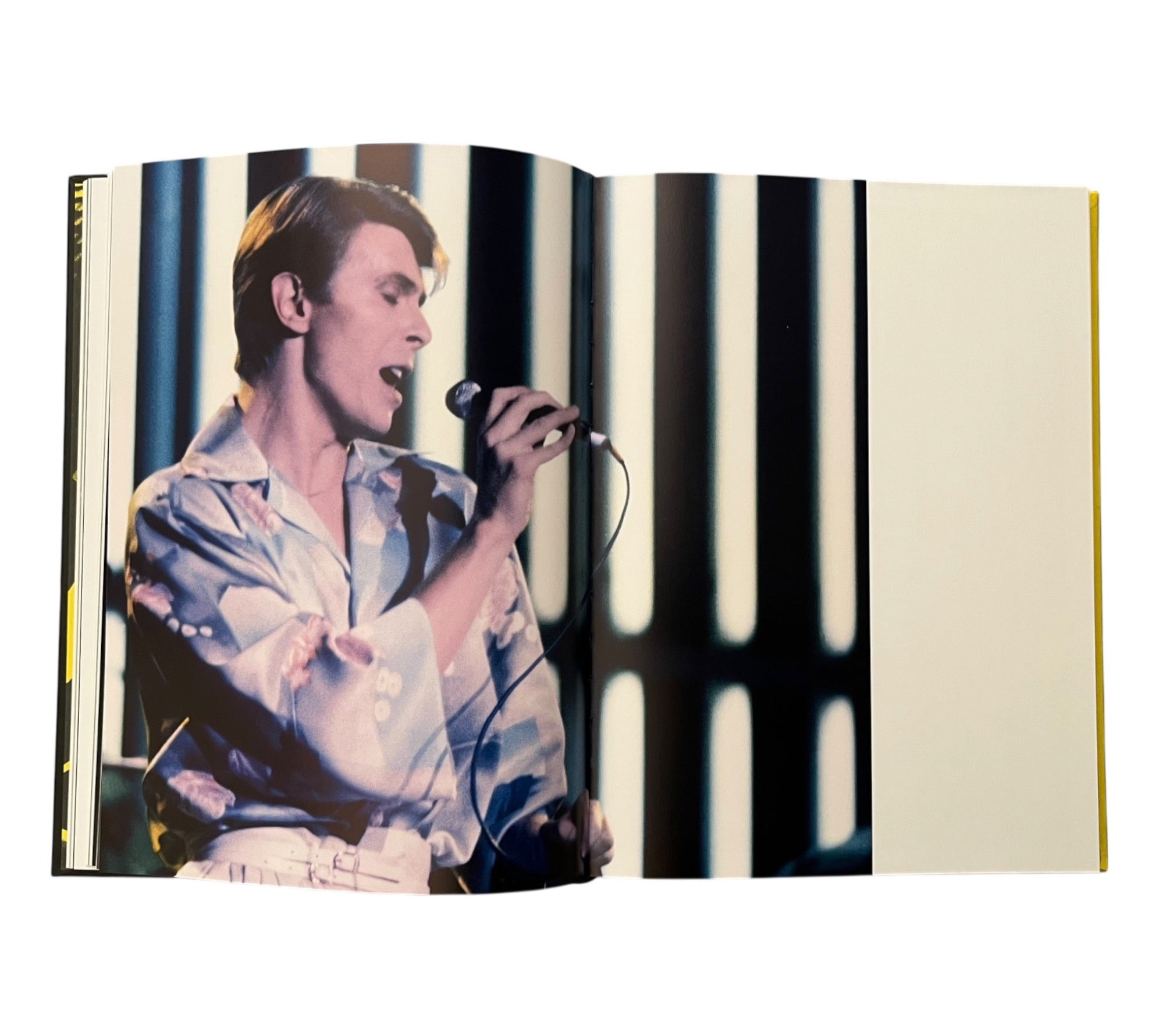 David Bowie: Mixing Memory & Desire - Photographs by Kevin Cummins