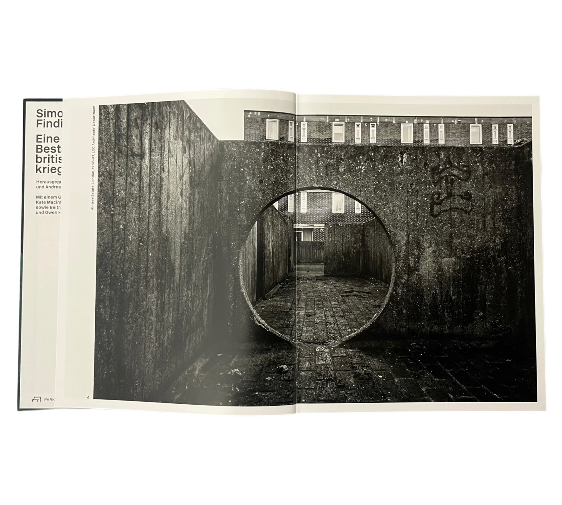 Simon Phipps: Finding Brutalism - A Photographic Survey of Post-War British Architecture (German language edition)