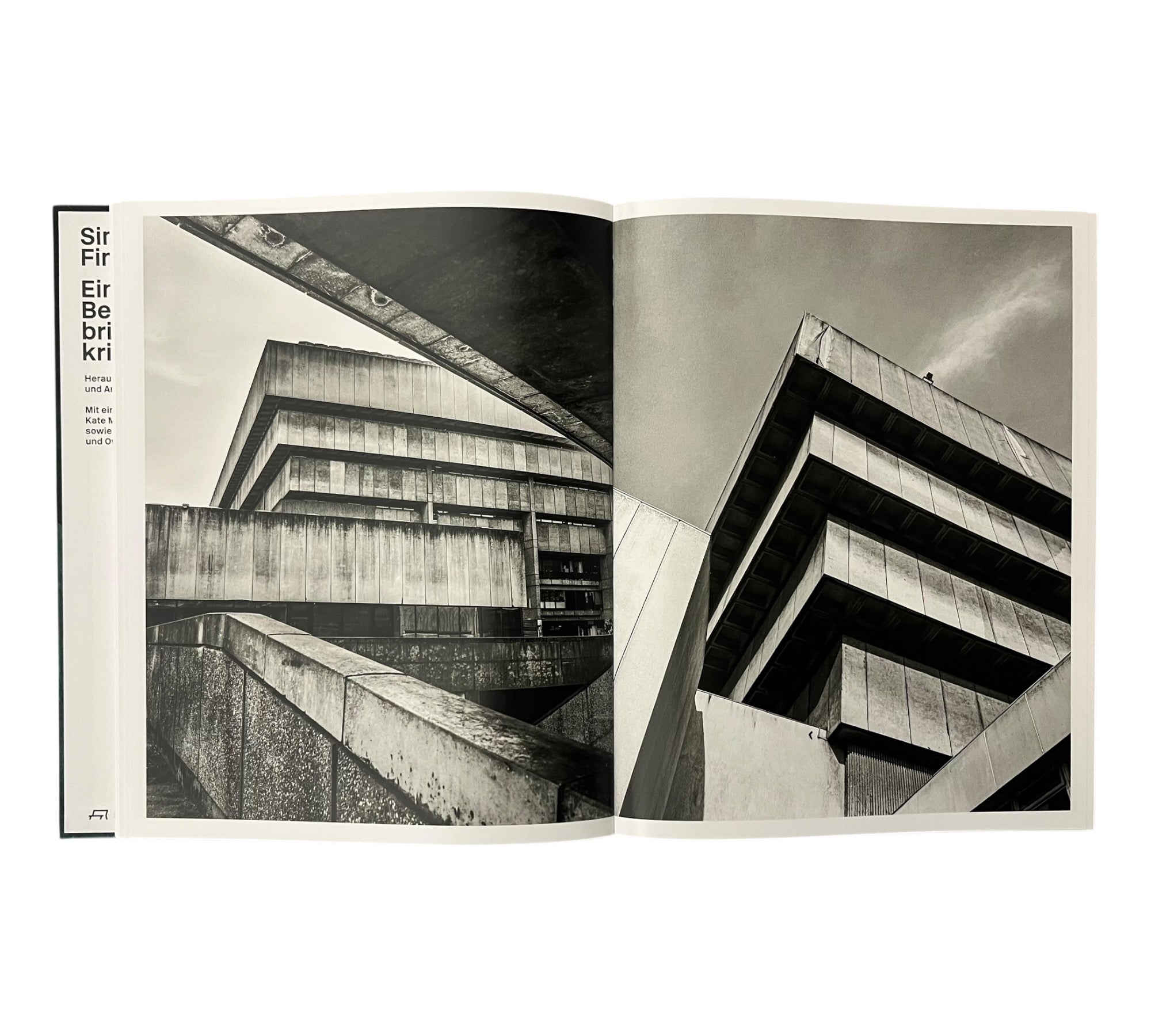 Simon Phipps: Finding Brutalism - A Photographic Survey of Post-War British Architecture (German language edition)